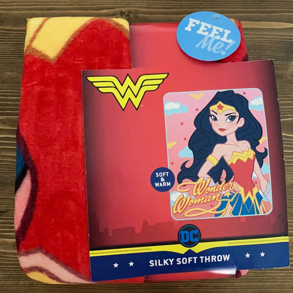 COPY - DC Comic Wonder Woman Throw